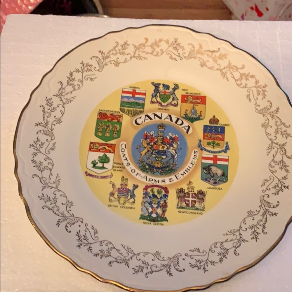 Vintage Canada Coats-of -Arms plate 24kt trim